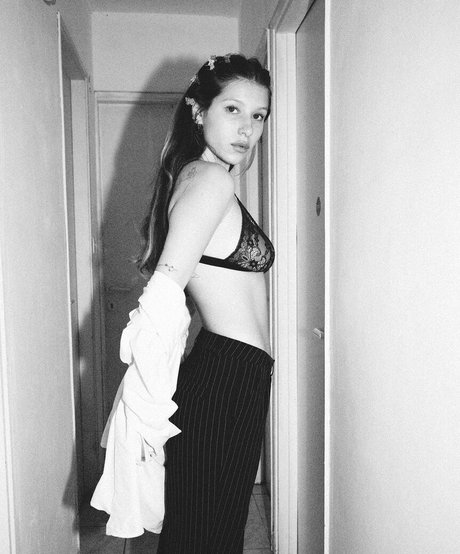Roni Zouler star hot photos