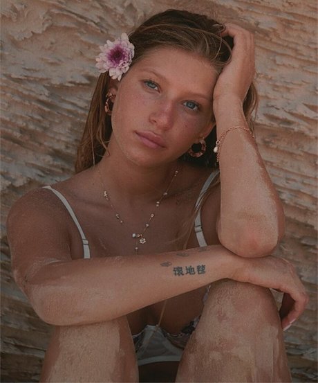 Roni Zouler actress photos