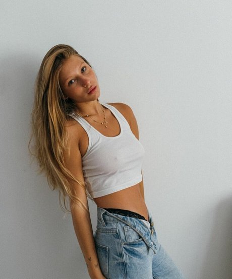 Roni Zouler porn actress pic