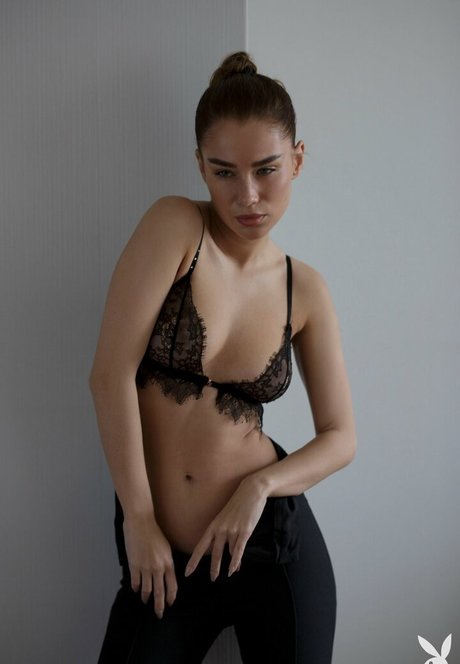 Pauline Pastel porn model pics