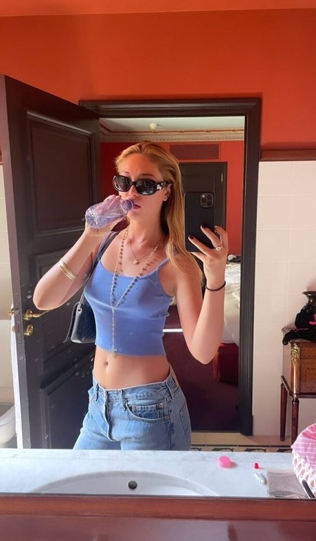 Bella Podaras naked actress pics