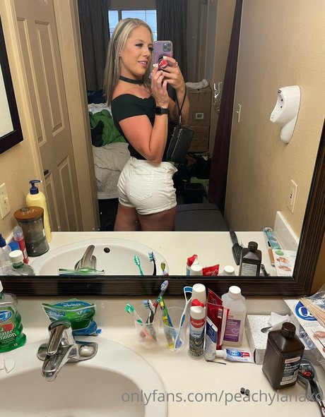 peachylanaxo naked pornstar images