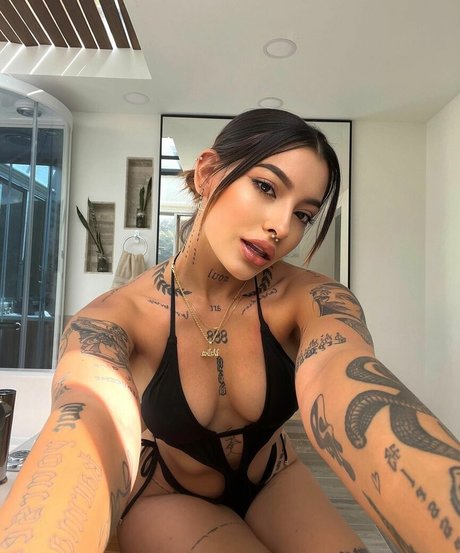 Valka erotic actress picture