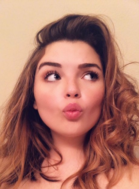 Alondra Larson star exclusive gallery