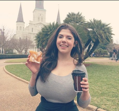 Emily Helen Barry star hot image