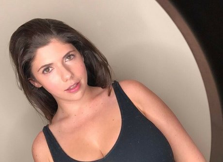 Emily Helen Barry star exclusive photos