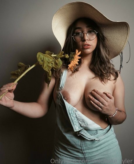 Michelle Tyler model sexy img