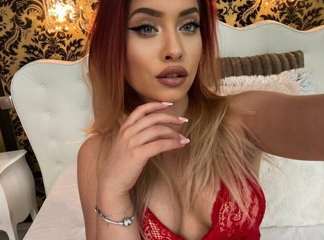 claudiroxa model naked pic