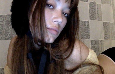 Isabel May naked model photo