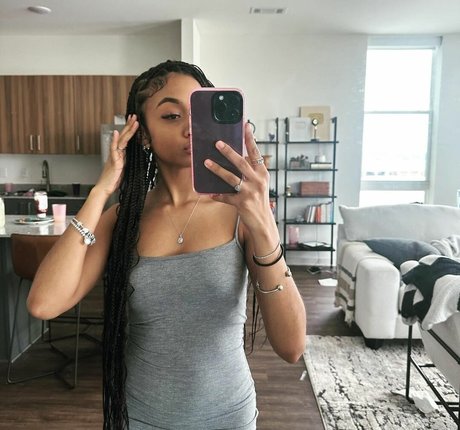 Lexi Vee hot pornstar picture