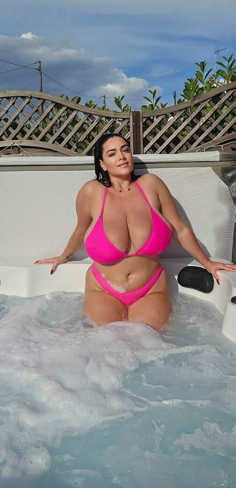 Busty Klara sexy model galleries