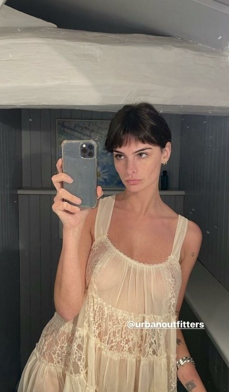 Clara Beneytout porn actress galleries