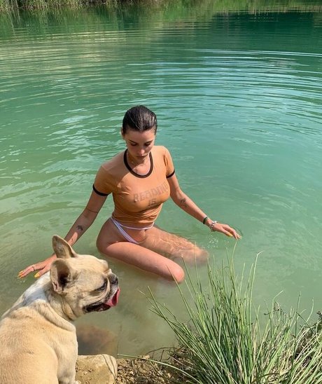 Clara Beneytout hot star pictures