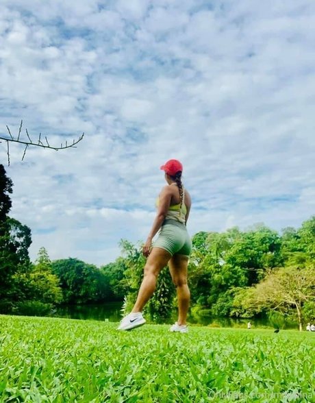 mjfilipina nude model pic