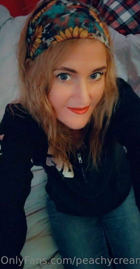 peachycream2017 pornographic actress pic