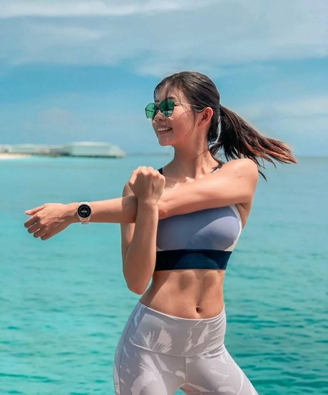 Emi Wong hd star photos