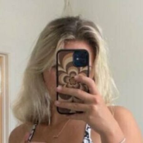 Alyssa Leary naked star picture