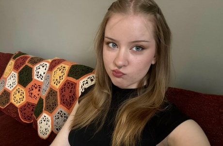Sweeety porn model picture