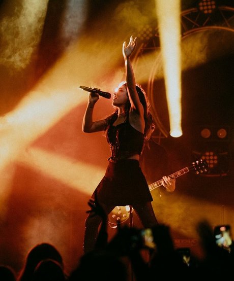 Chrissy Costanza star hot pic