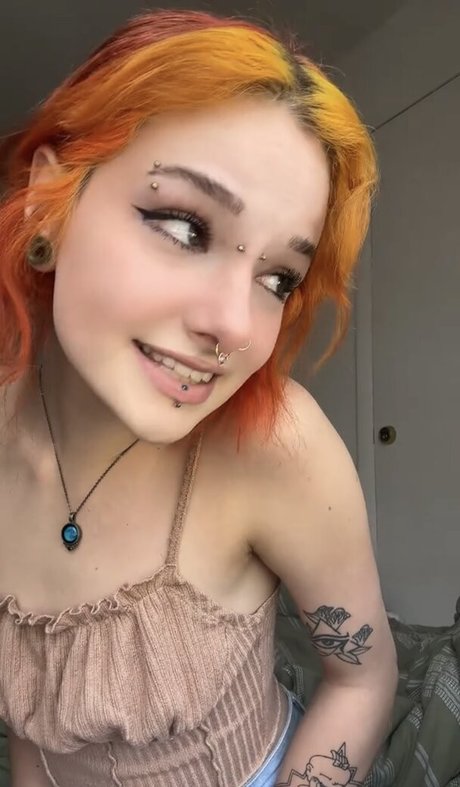 Pissflavoredlemonade model nude images