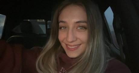 YellowMinimum6204 art actress pic