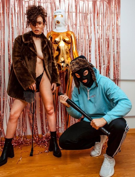 curlywiktoria nude star photos