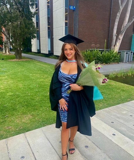 Becca M free star pic