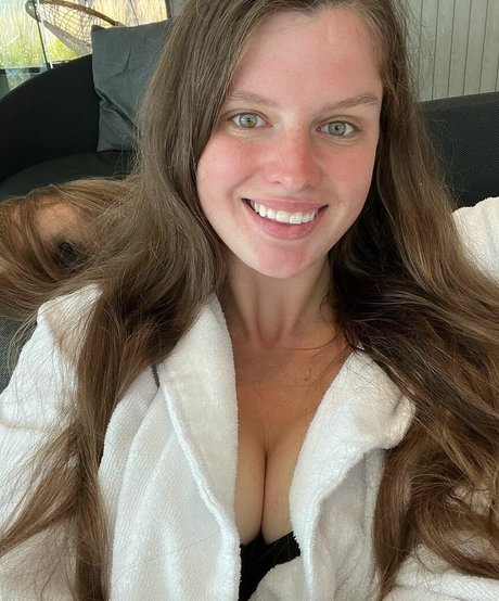 thenaughtykim star erotic pictures