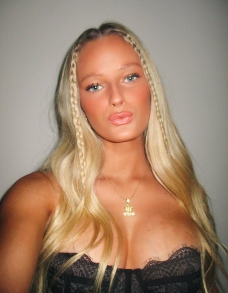 Annika Peterson xxx model photos