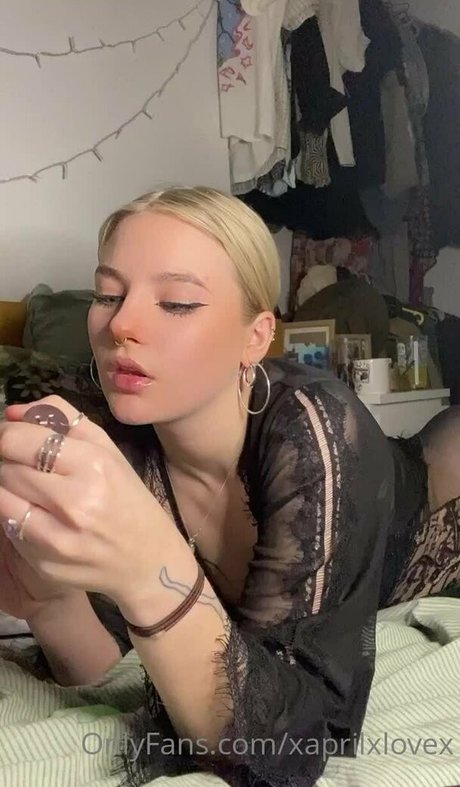 AprilLove UK pornstar photos