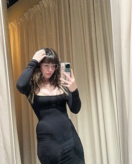 Waluiguigui nude model images