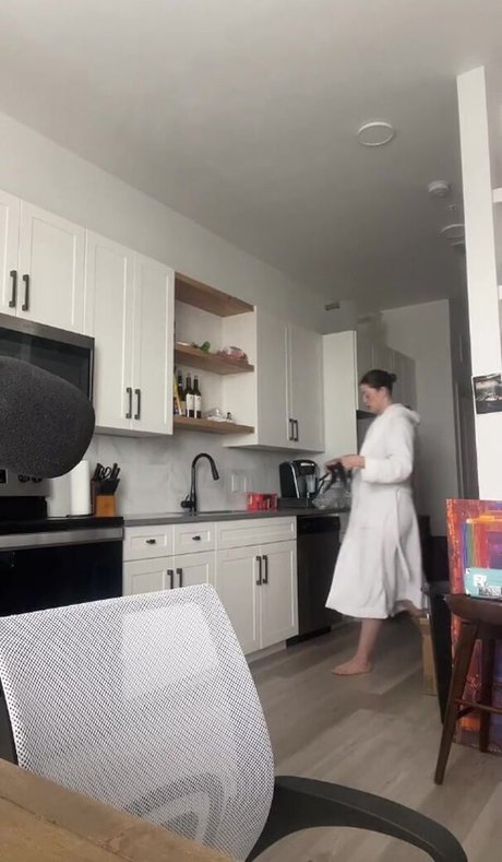 Live Stream Oops pretty actress img