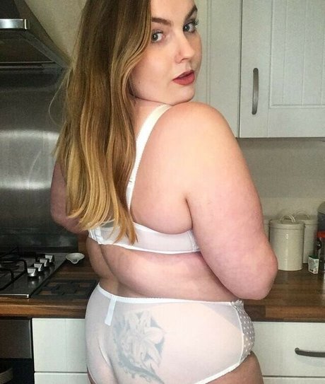 Lauren Dungey adult model pic