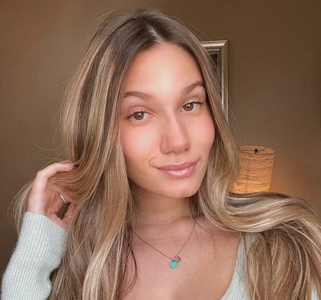 Sierra Bate porn star img