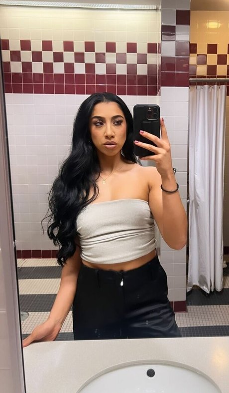 Indi Hartwell art actress photo