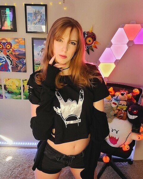 MaryMajora model high quality img