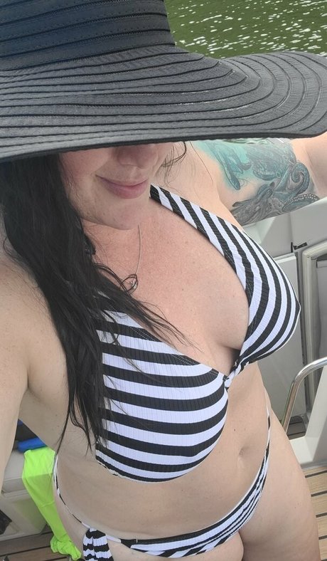 Fallon Jane star sexy images