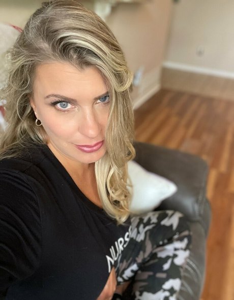 onlyneatbunny sexy pornstar gallery