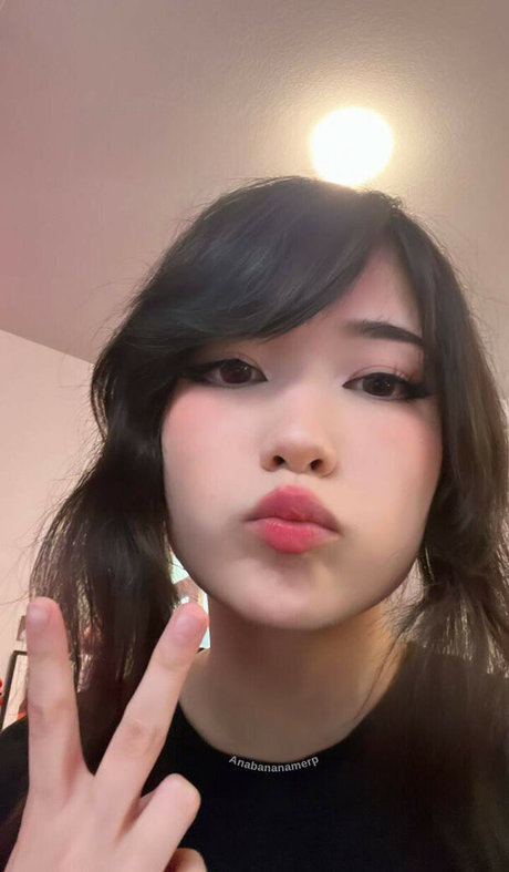 Emiru art model photo