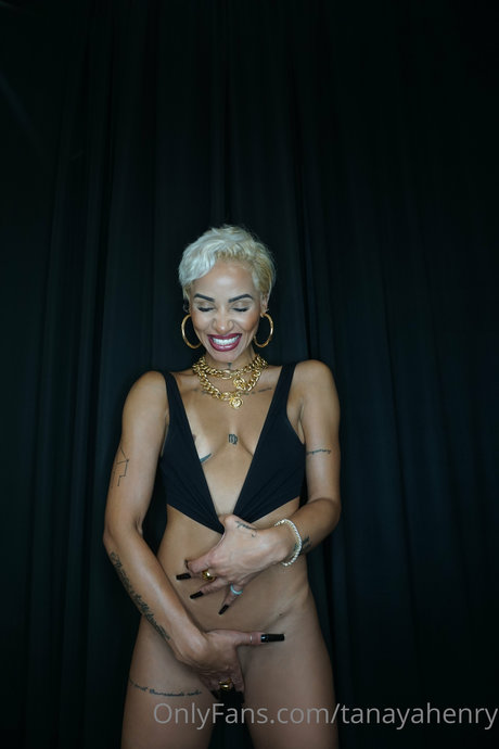Tanaya Henry pornstar sexy gallery