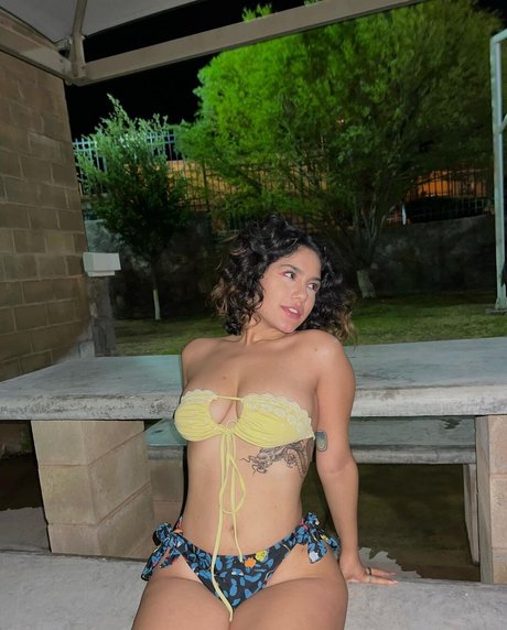 Isabel Neru star top photo