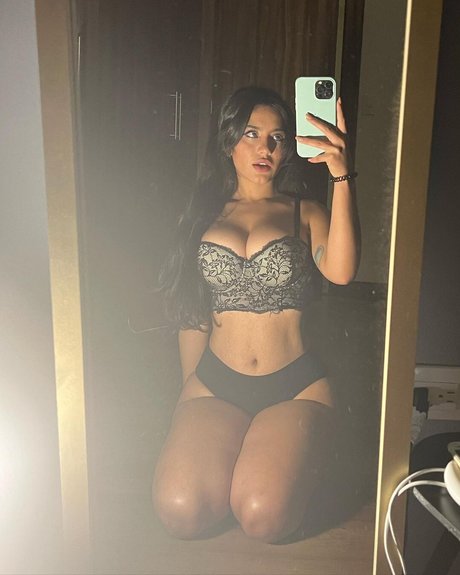 Isabel Neru model free photos