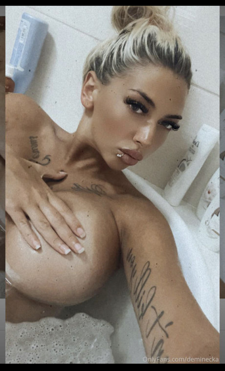 Deminecka_ star porn photo