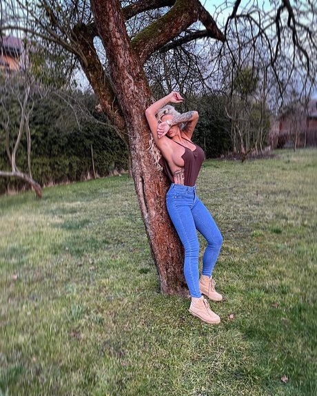 Deminecka_ exclusive actress image