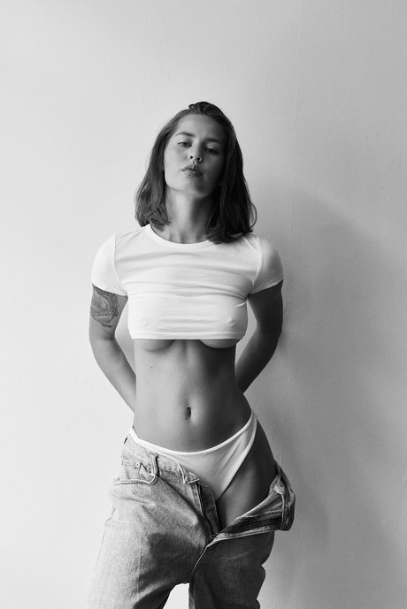 Indy Mende perfect star photo