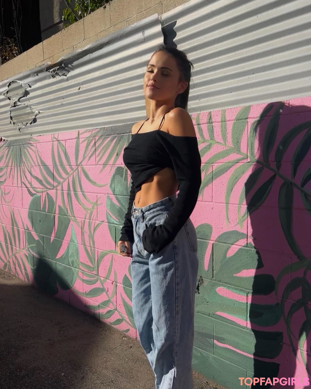 Laura Lindstrom thumbnail