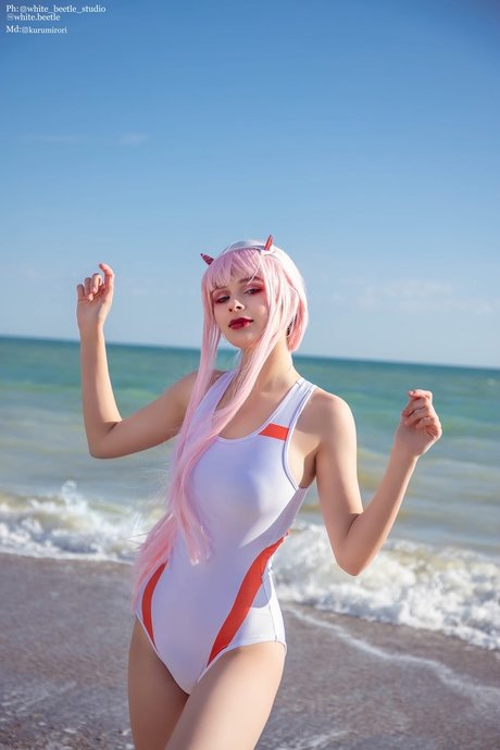 Kurumirori adult model photo