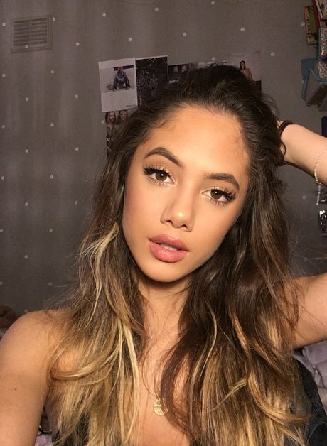 Saoirse Alicia Behzadi_ star erotic pictures