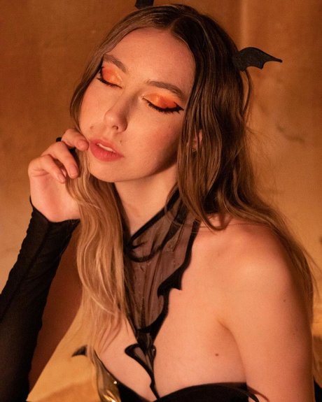 Ella Mooncake best pornstar img