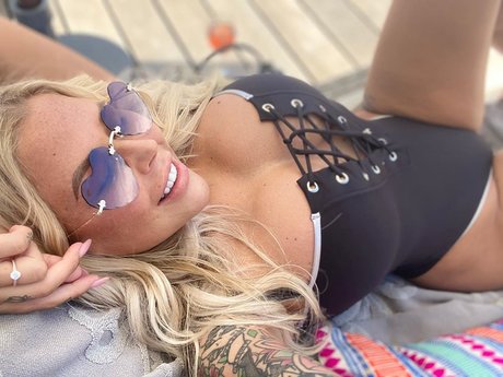 Yana Daems erotic star img
